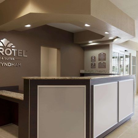 Microtel Inn & Suites Kenedy Exteriér fotografie