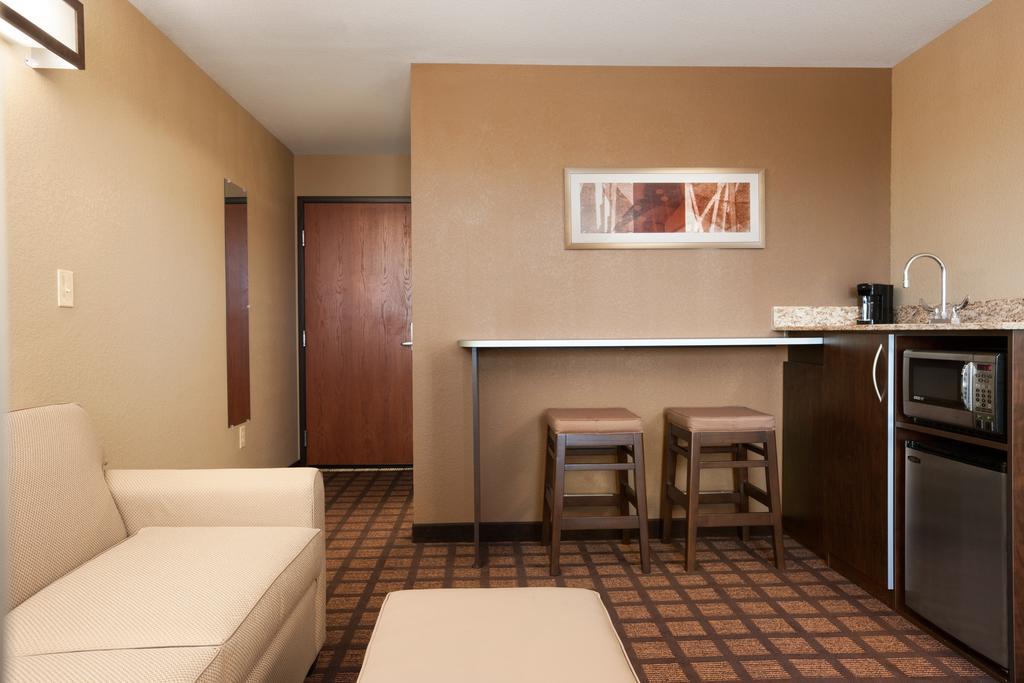 Microtel Inn & Suites Kenedy Exteriér fotografie